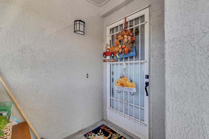 Property Photo:  5617 Blue Shadows Court 4  FL 32811