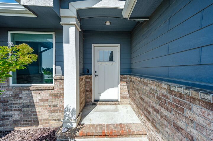 Property Photo: 2018 E Clover Ct KS 67002-8446