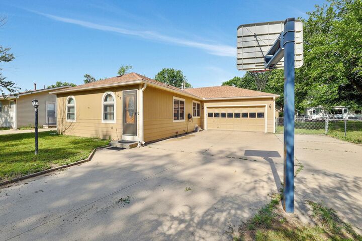 Property Photo:  141 N Tracy St  KS 67212