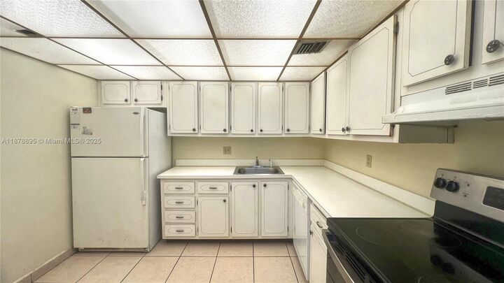 Property Photo: 500 Executive Center Dr 3E FL 33401