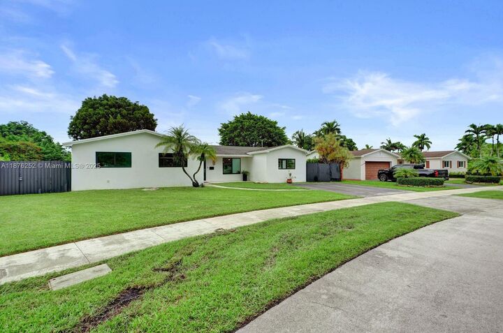 Property Photo: 10920 SW 105th Ave FL 33176