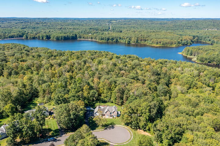 Property Photo:  335 Pennwood Place  CT 06010 