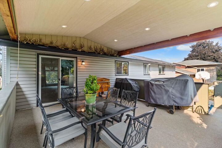 Property Photo:  11516 E 37th Ave  WA 99206 