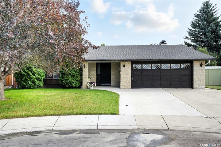 Photo de la propriété:  727 Costigan Place  SK S7J 3R3 