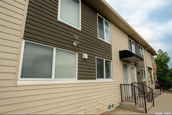 Property Photo:  315 N Avenue S 4  SK S7M 2N2 