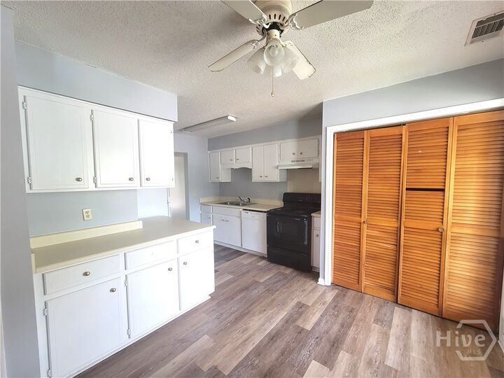Property Photo:  912 Pineland Avenue 23  GA 31313