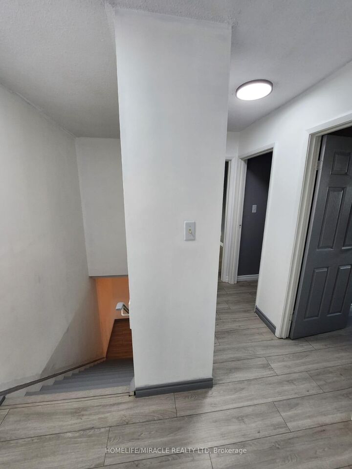 Property Photo:  1100 Oxford Street 2  ON L1J 6G4 