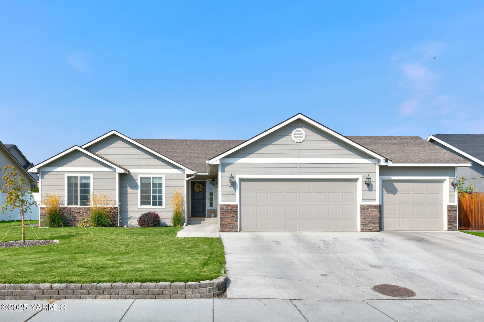 Property Photo: 2102 S 60th Ave WA 98903