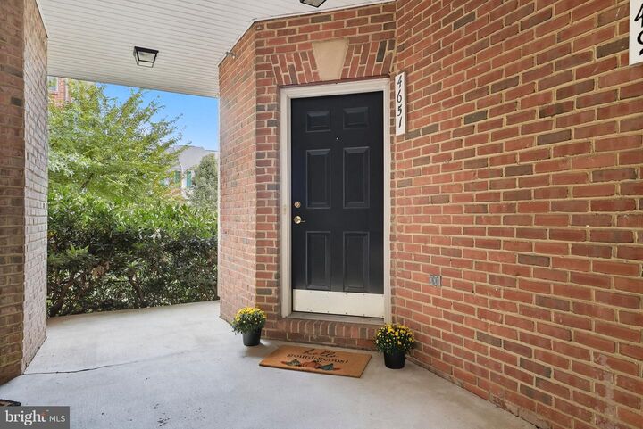 Property Photo: 4651 Red Admiral Way 157 VA 22033
