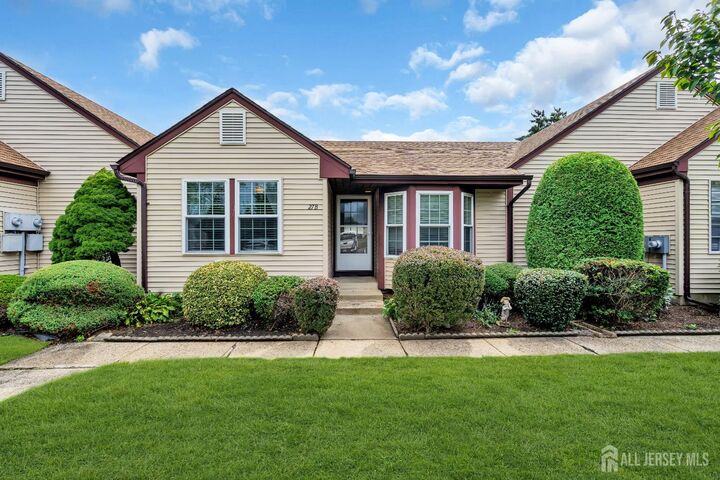 27 Benjamin Franklin Drive B  Monroe NJ 08831 photo