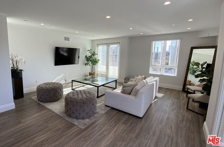 8700 Chalmers Dr  Los Angeles CA 90035 photo