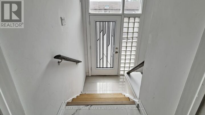Property Photo:  319 Taylor Mills Drive North  ON L4C 2T8 