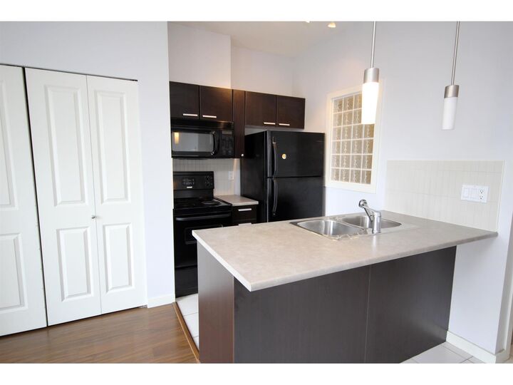 Photo de la propriété:  10455 University 402  BC V3T 0A5