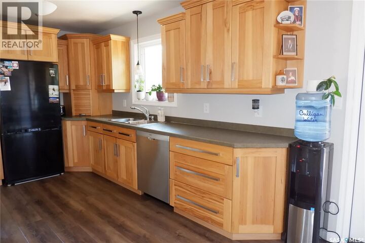 Property Photo:  101 Empire Place  SK S0H 0B0 