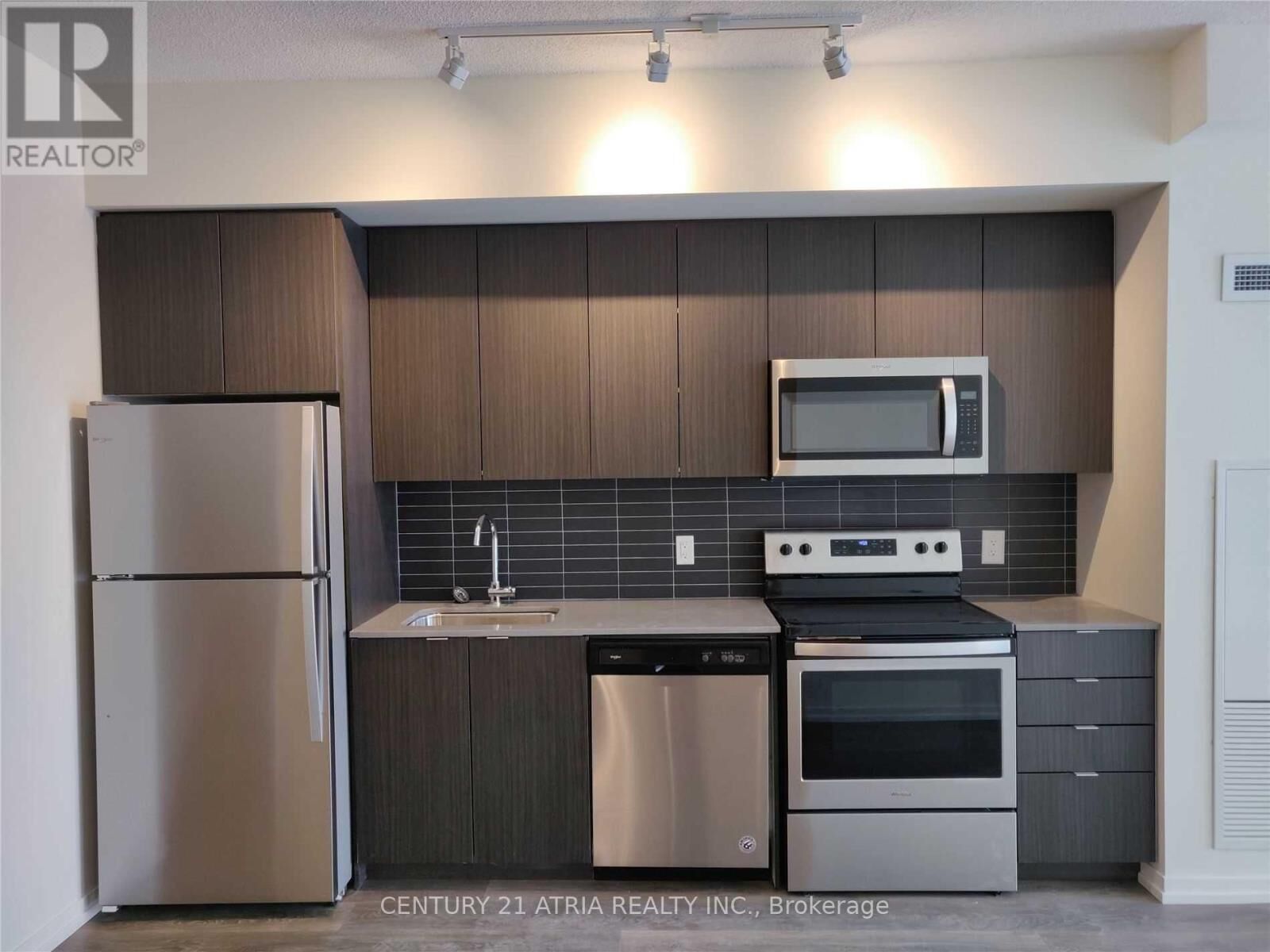 Property Photo: 3237 Bayview Avenue 811 ON M2K 0G1