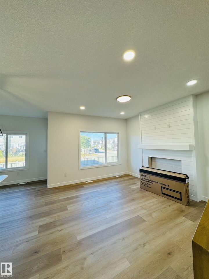Property Photo:  3174 Magpie Way NW  AB T5S 0K9 