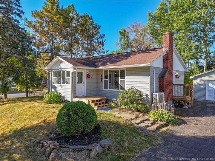 Photo de la propriété:  227 Coventry Crescent  NB E3B 4P4 
