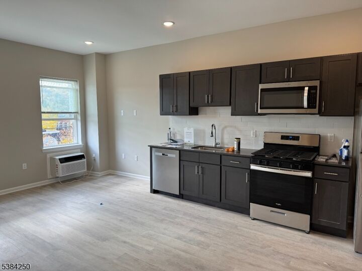 Property Photo:  10 E Washington Ave 201  NJ 07882 