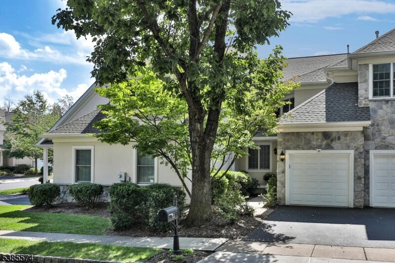 Property Photo:  12 Hadley Ct  NJ 07920 