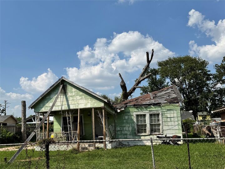 Property Photo: 65 Neyland Street TX 77022