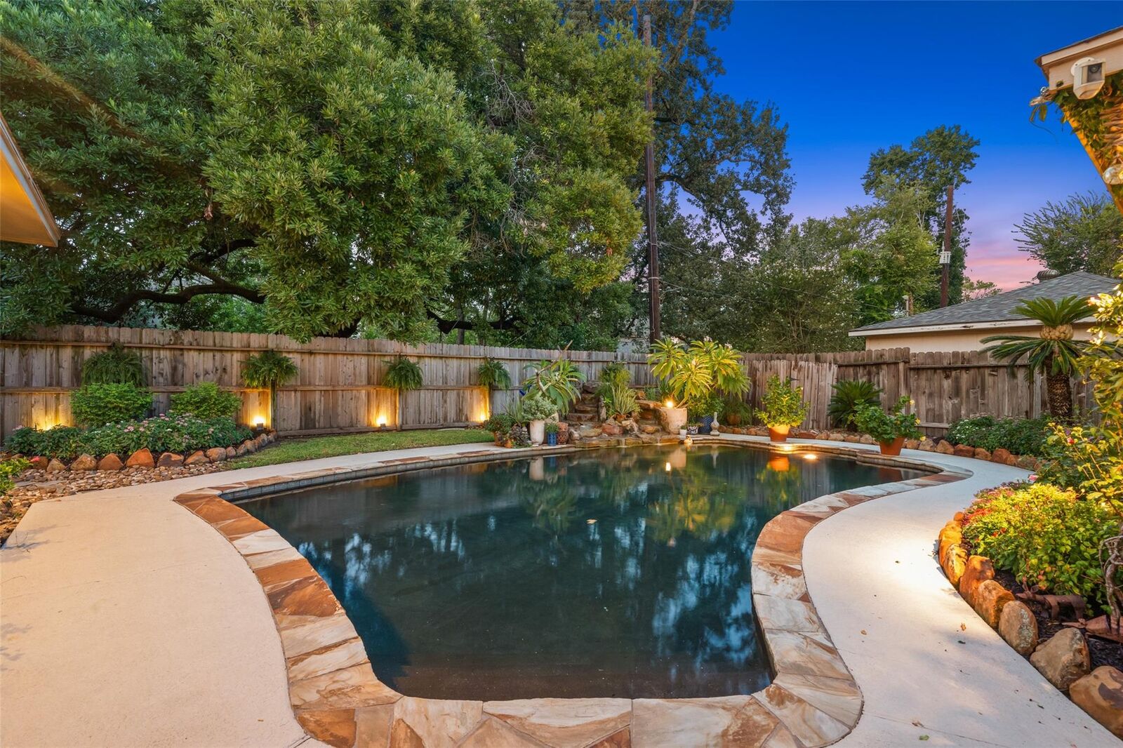 Property Photo: 722 Shadowbrook Drive TX 77380