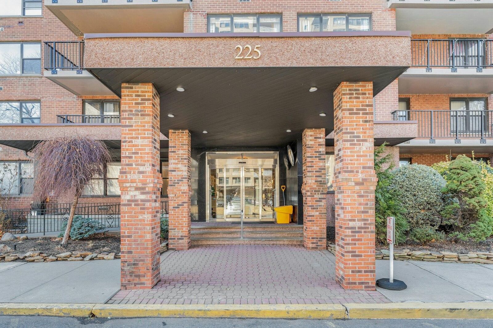 Property Photo:  225 St Pauls Ave 4R  NJ 07306 