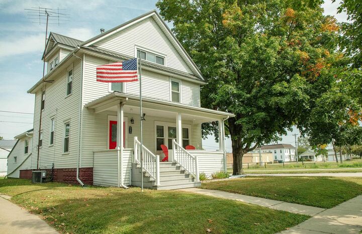 602 SW 1st Avenue  Waverly IA 50677 photo