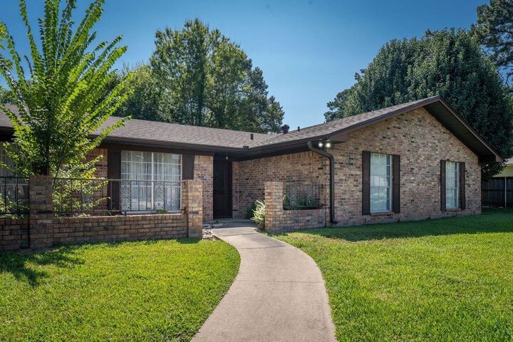 Property Photo: 1004 Stuart Lane TX 75672-5663