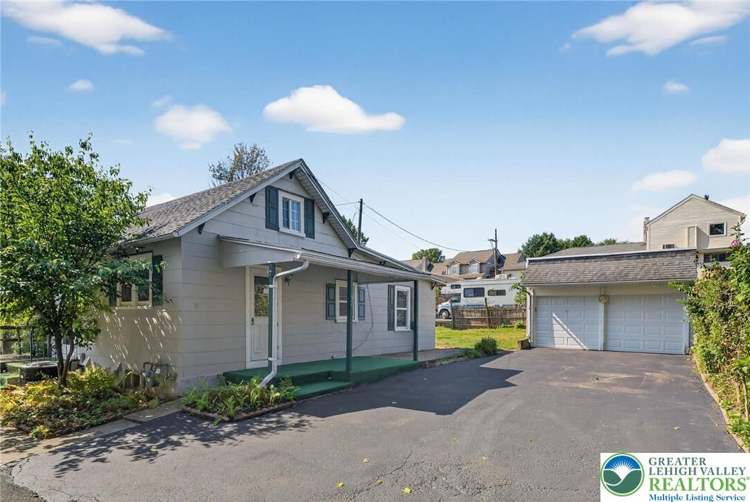Property Photo:  36 E Penn Lane  PA 18052 