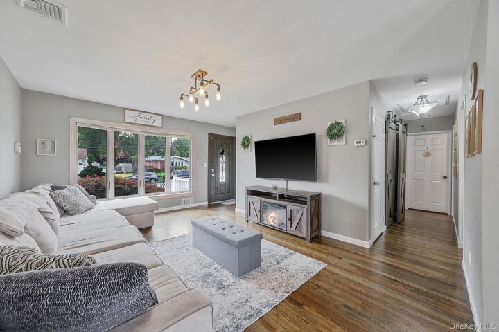 Property Photo:  23 Bartley Lane  NY 11796 