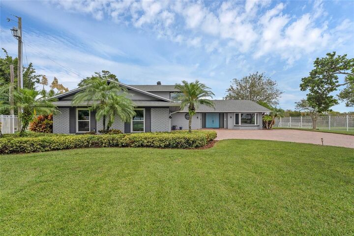 Property Photo: 2919 Cullen Lake Shore Drive FL 32812