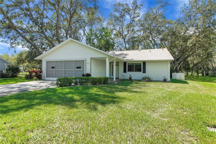 Property Photo:  610 Fannich Court  FL 34788 