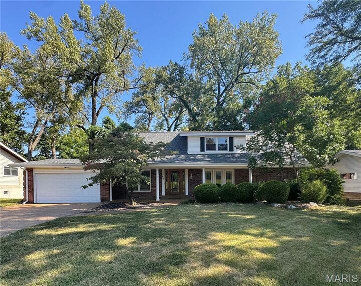 56 Forest Crest Drive  Chesterfield MO 63017 photo