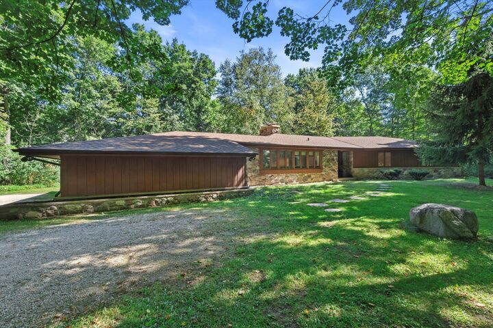 Property Photo:  320 Douglas Ln  WI 53012 