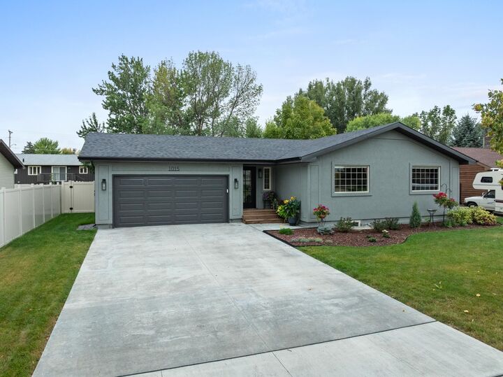 1015 15 1/2 Ave SW SW  Minot ND 58701 photo