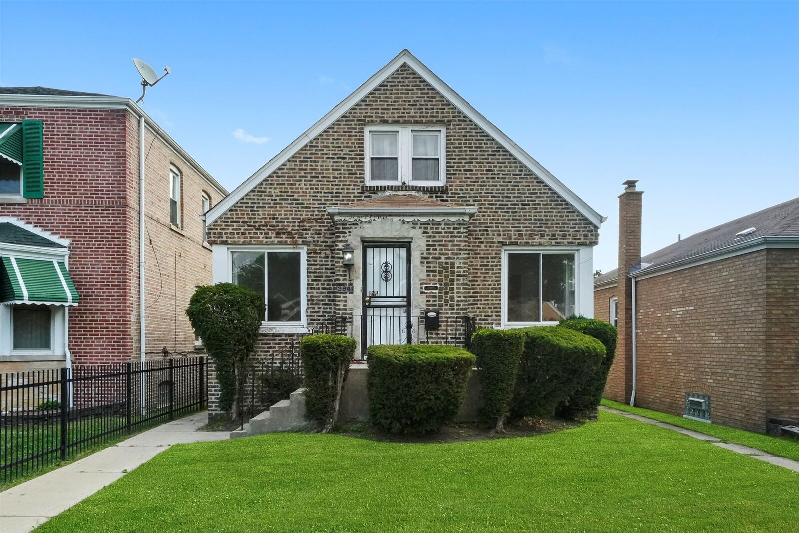 Property Photo: 9841 S University Avenue IL 60628