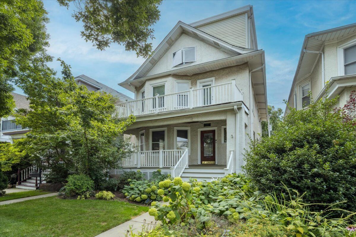 Property Photo:  5043 W Sunnyside Avenue  IL 60630 
