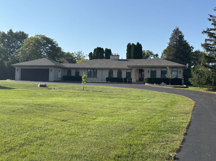 Property Photo:  406 Lauder Lane  IL 60067 