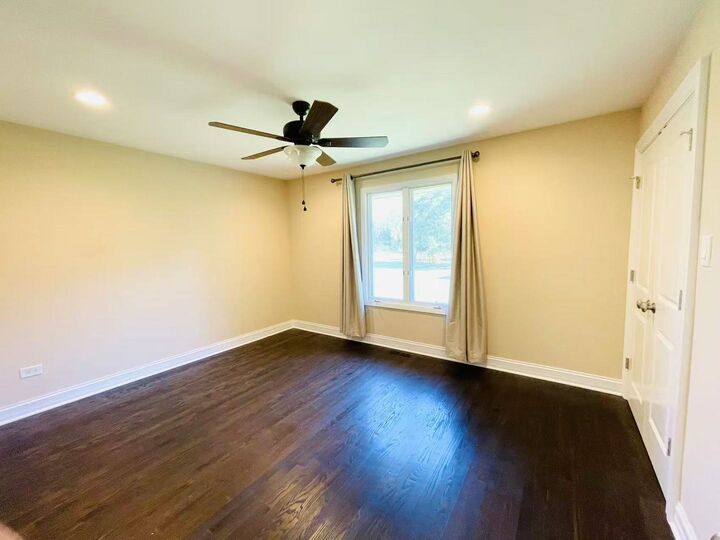 Property Photo:  406 Lauder Lane  IL 60067