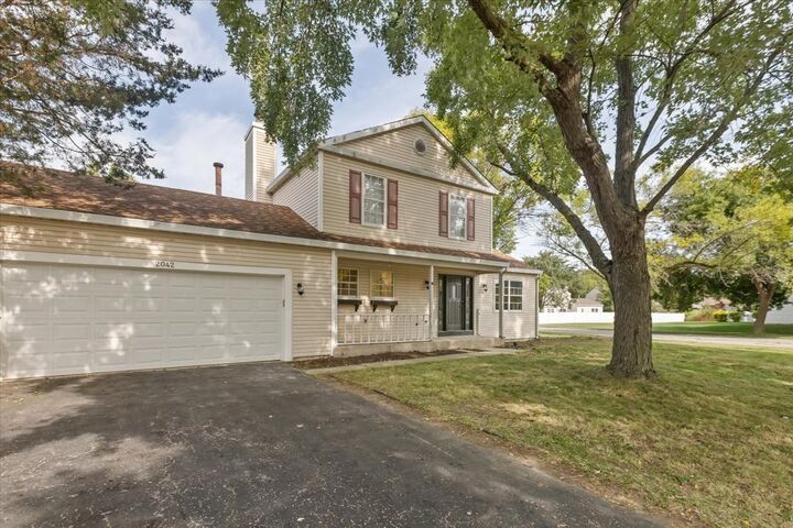Property Photo:  2042 University Drive  IL 60565 