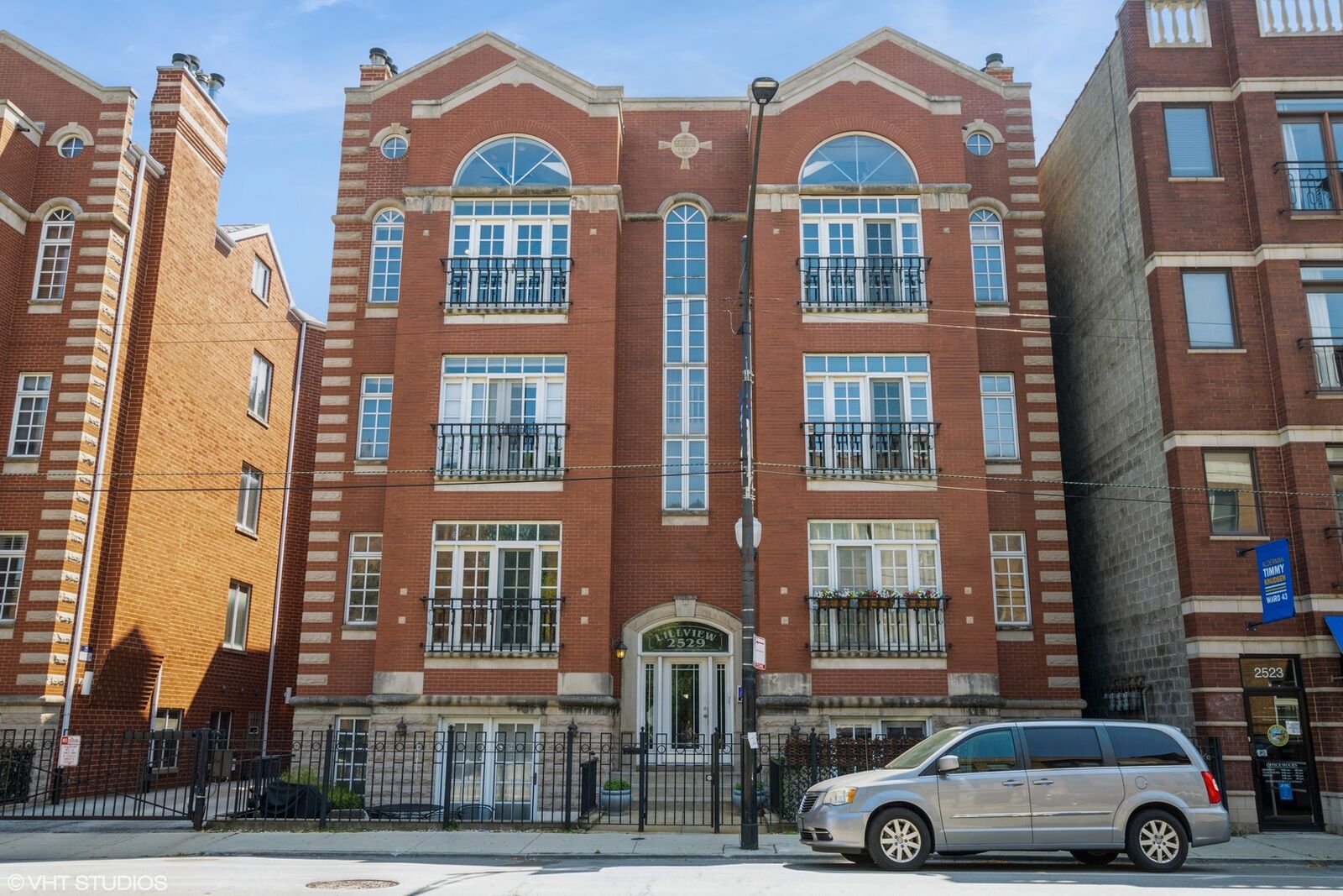 Property Photo: 2529 N Halsted Street 1S IL 60614