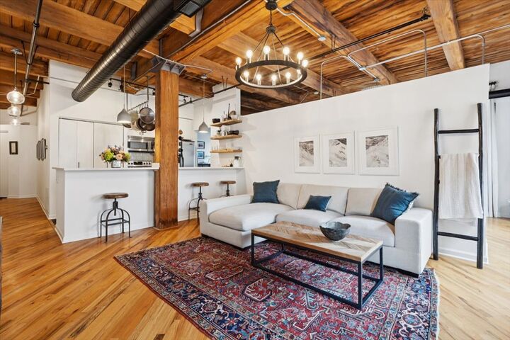 Property Photo:  225 W Huron Street 415  IL 60654 