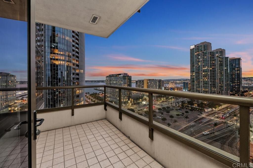 Property Photo:  700 W E Street 1604  CA 92101 