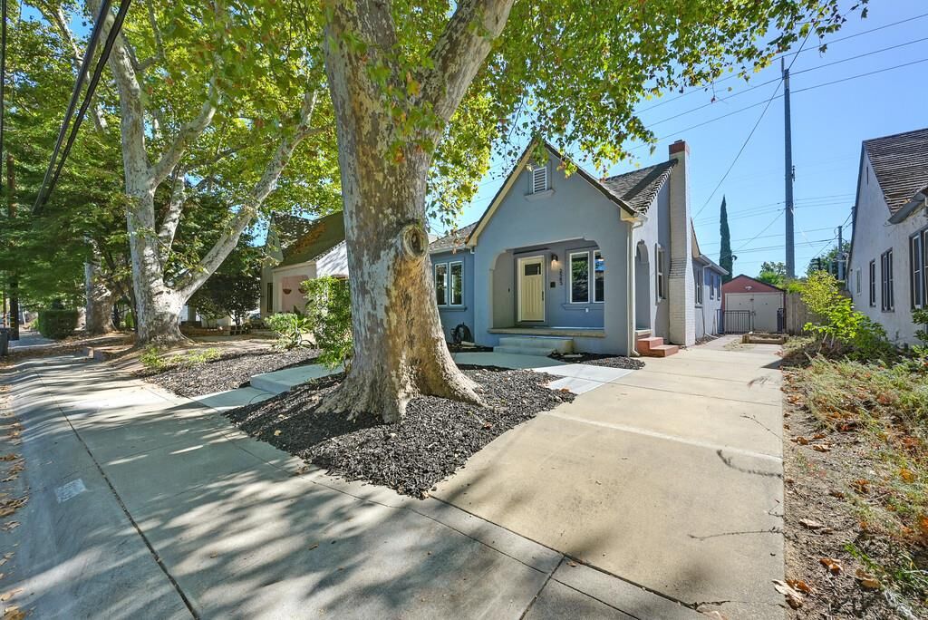 Property Photo:  2583 Freeport Boulevard  CA 95818 