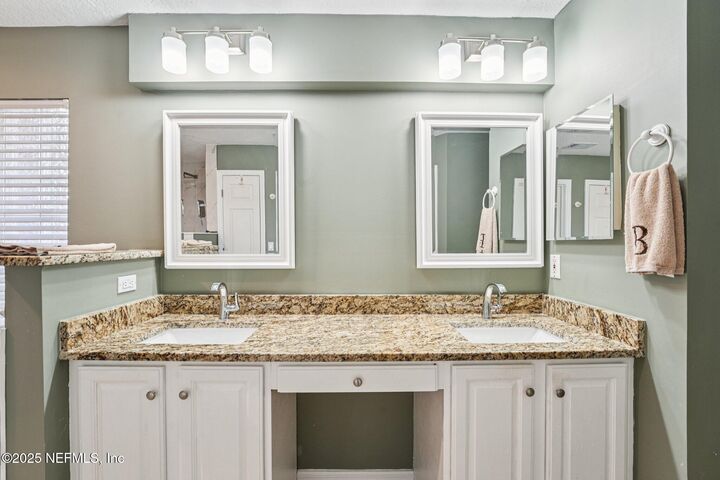 Property Photo: 1900 Fox Glove Lane FL 32003