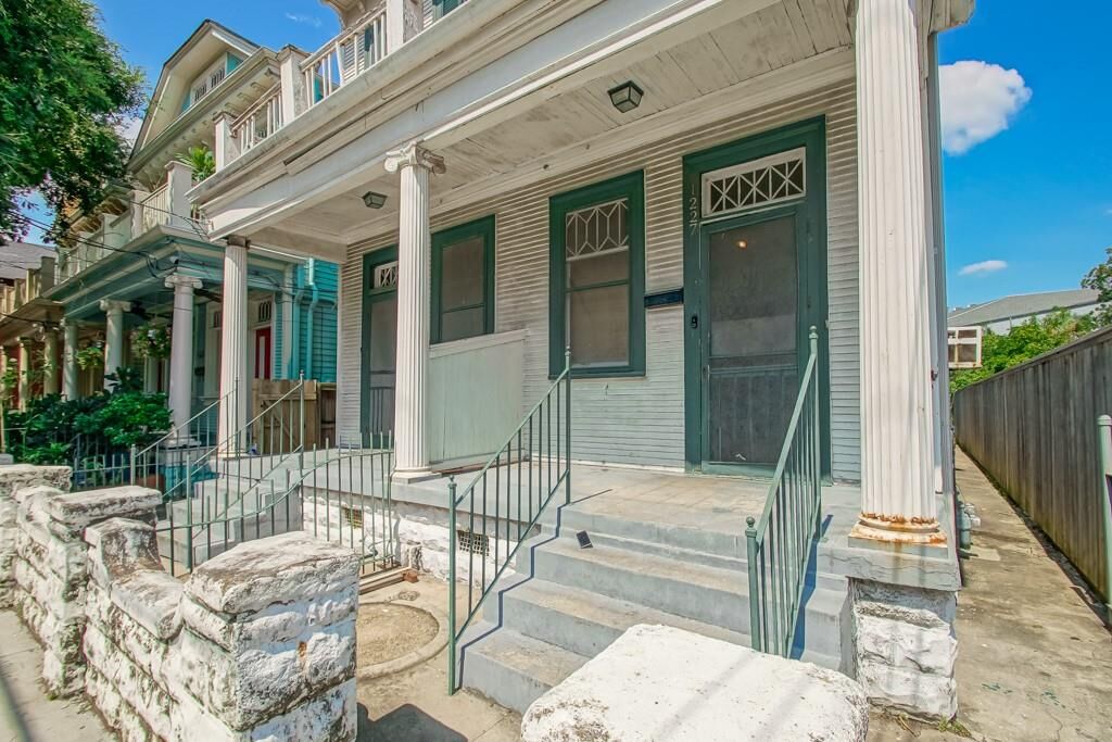 Property Photo: 1227 29 Carondelet Street LA 70130
