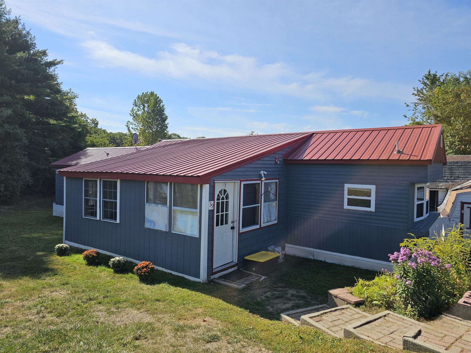 Property Photo:  39 Old Ashby Road  NH 03048 