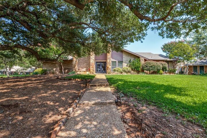 Property Photo:  2016 Shadow Ridge Court  TX 76006 
