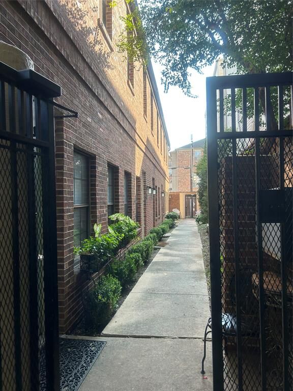 Property Photo: 4231 Gilbert Avenue TX 75219