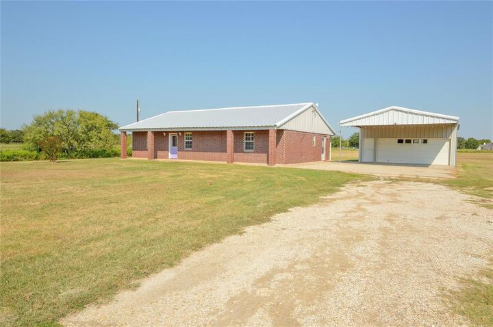 Property Photo: 293 W Old Axtell Road TX 76705
